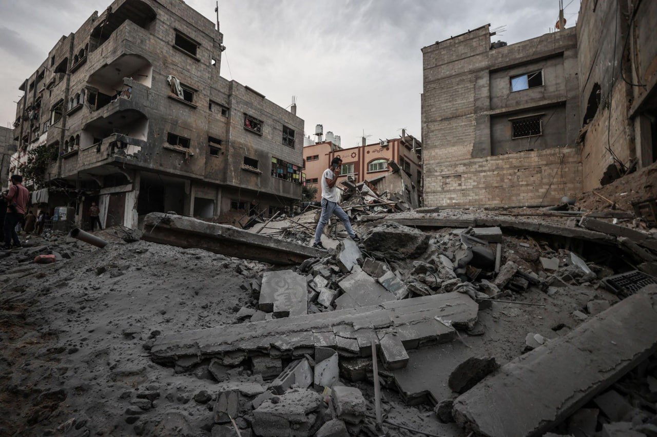  آثار الدمار في المنازل والممتلكات بعد ليلة دامية نفذتها طائرات الاحتلال على قطاع غزة